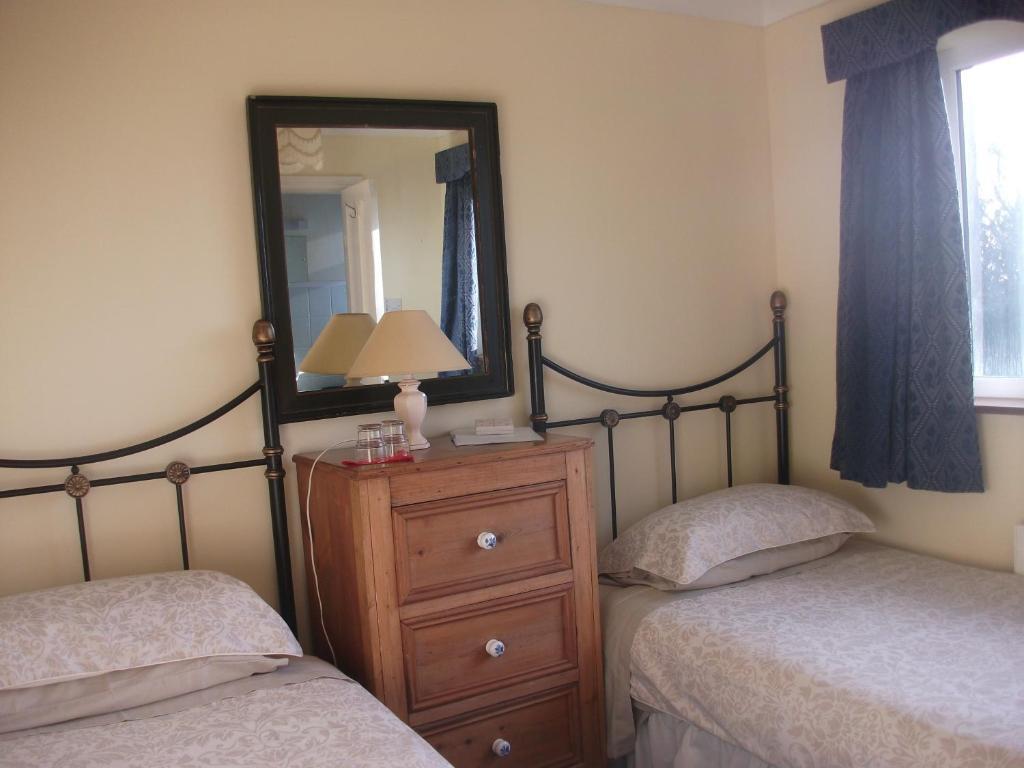 Fuchsia House Bed And Breakfast Connemara Ренвайл Номер фото