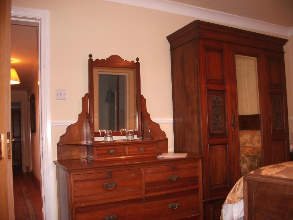 Fuchsia House Bed And Breakfast Connemara Ренвайл Номер фото